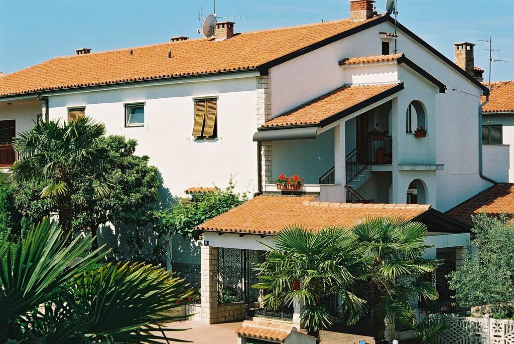 House Monika Apartment Porec Bagian luar foto
